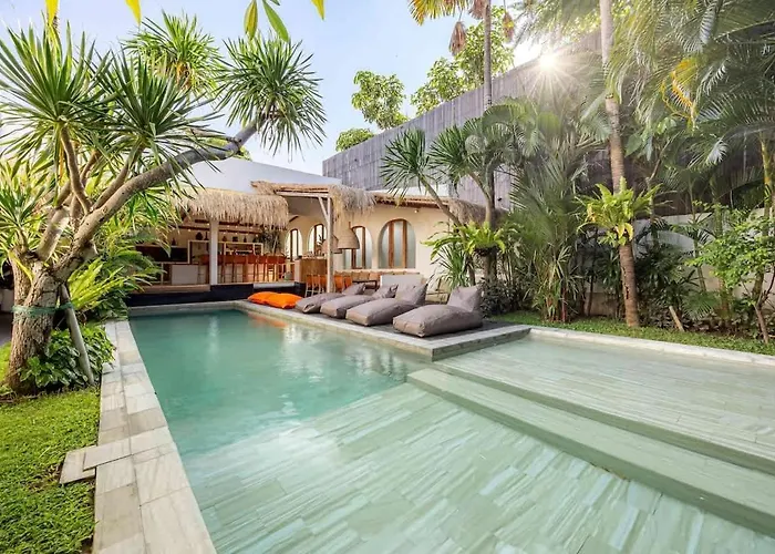 Elegant 4br Pool Families & Groups