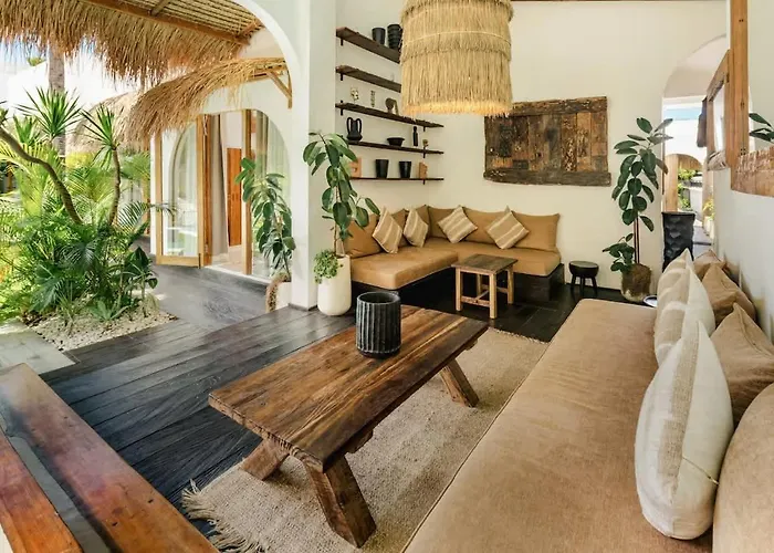 Elegant 4br Pool Families & Groups